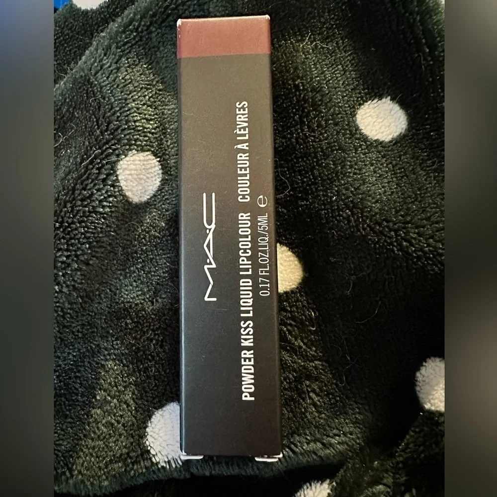 MAC POWDER KISS LIQUID LIPCOLOUR-Make Love to the Camera